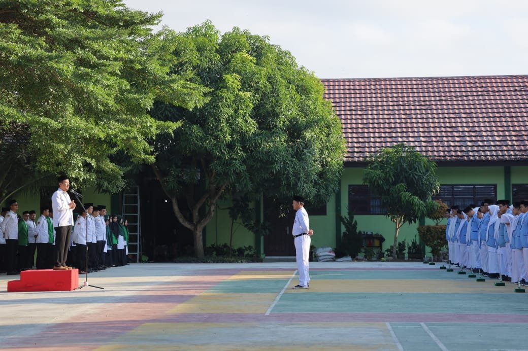 Upacara Bendera MAN Paser: Pembina Upacara Tekankan Kedisiplinan dan Gelora Semangat '45